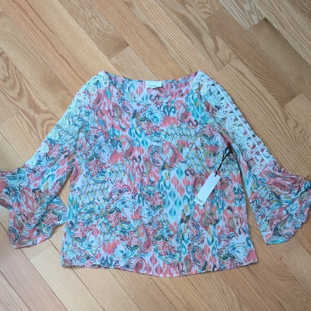 Floral Lace Sleeve Top